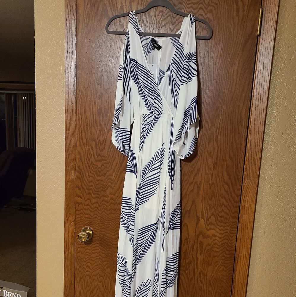 Aakaa Dress NEW